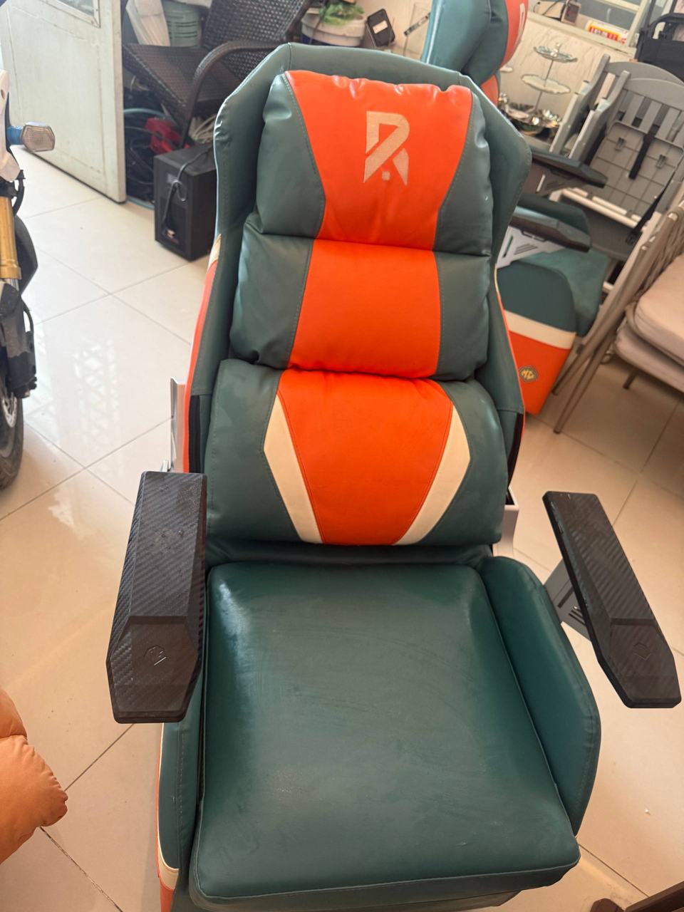 出售物品:电竞战神沙发椅 价 格:58$ (不议价) 商品类别:#家具#厨具 位 置:#金边 #…