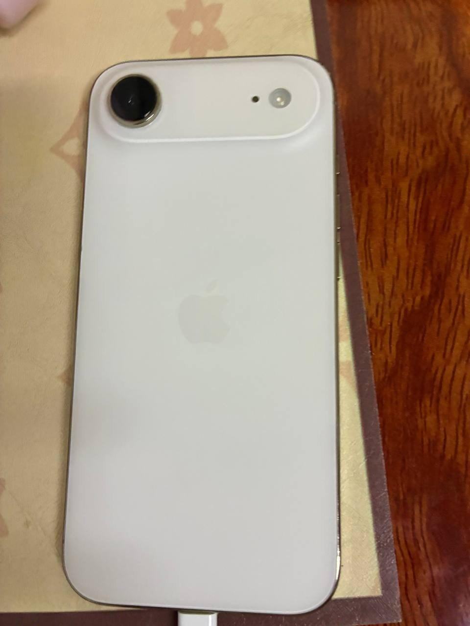 出售物品:苹果17air 价 格:700…
