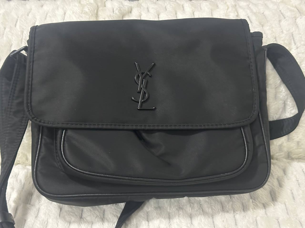 出售物品:圣罗兰挎包 价 格:私信 商品类别:# 位 置:#西港 星际 联系方式:@aijiaj…