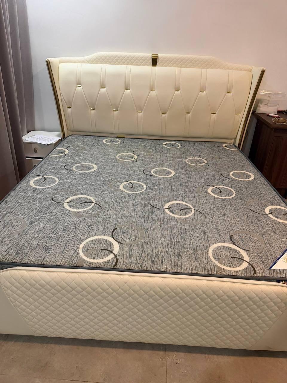 出售物品:床两台 价 格:100 一个 …
