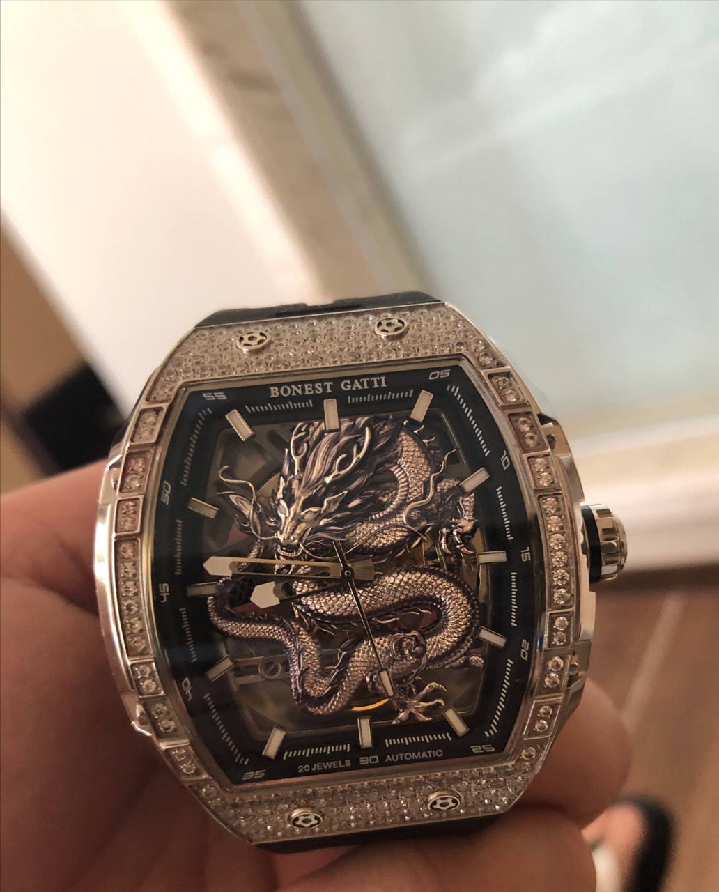 出售：手表 价格：200💲 位置：西港 交易方式：自取/送货上门 联系方式：@KK0717101…