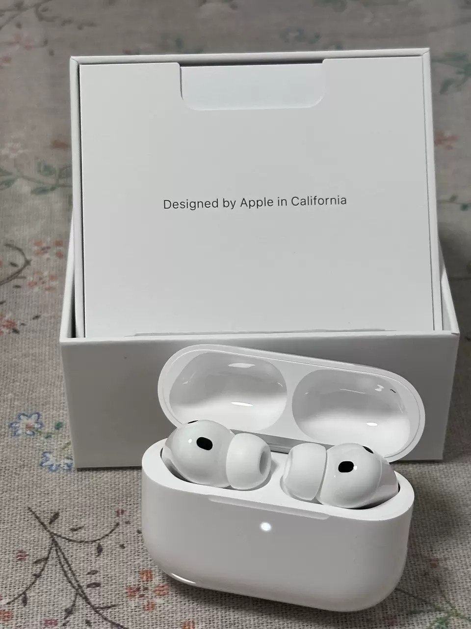 出售物品:AirPods pro3蓝牙耳机 价 格:100$ 位 置:西港 联系方式:@Judi…