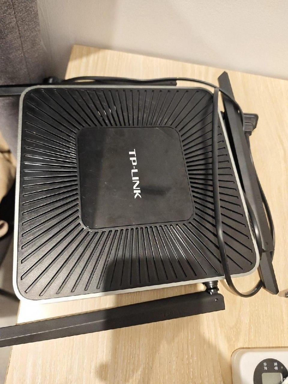 出售物品:企业级路由器 价 格:68 USD 商品类别:#电脑办公 位 置:#西港 星汇 联系方…