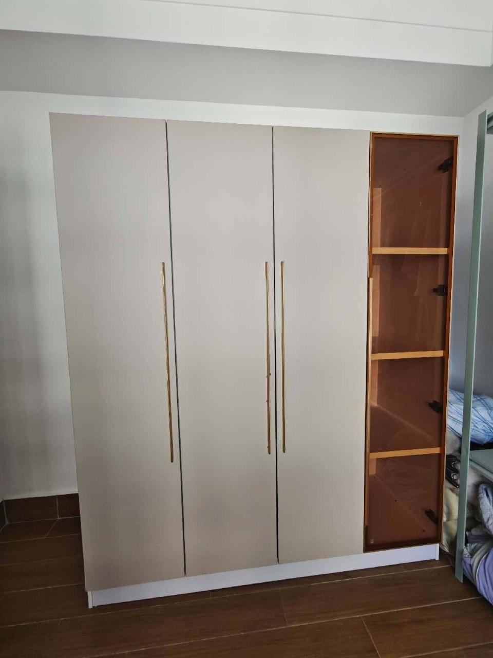 出售物品:衣柜 价 格:100 USD …