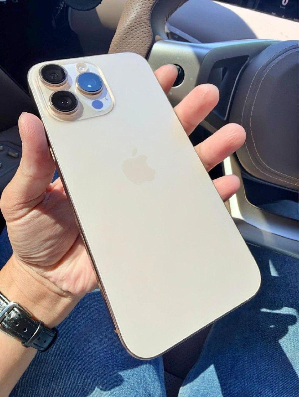 出售物品:iPhone16PM 95新全部原装 价 格:688 USD 商品类别:#手机数码 位…