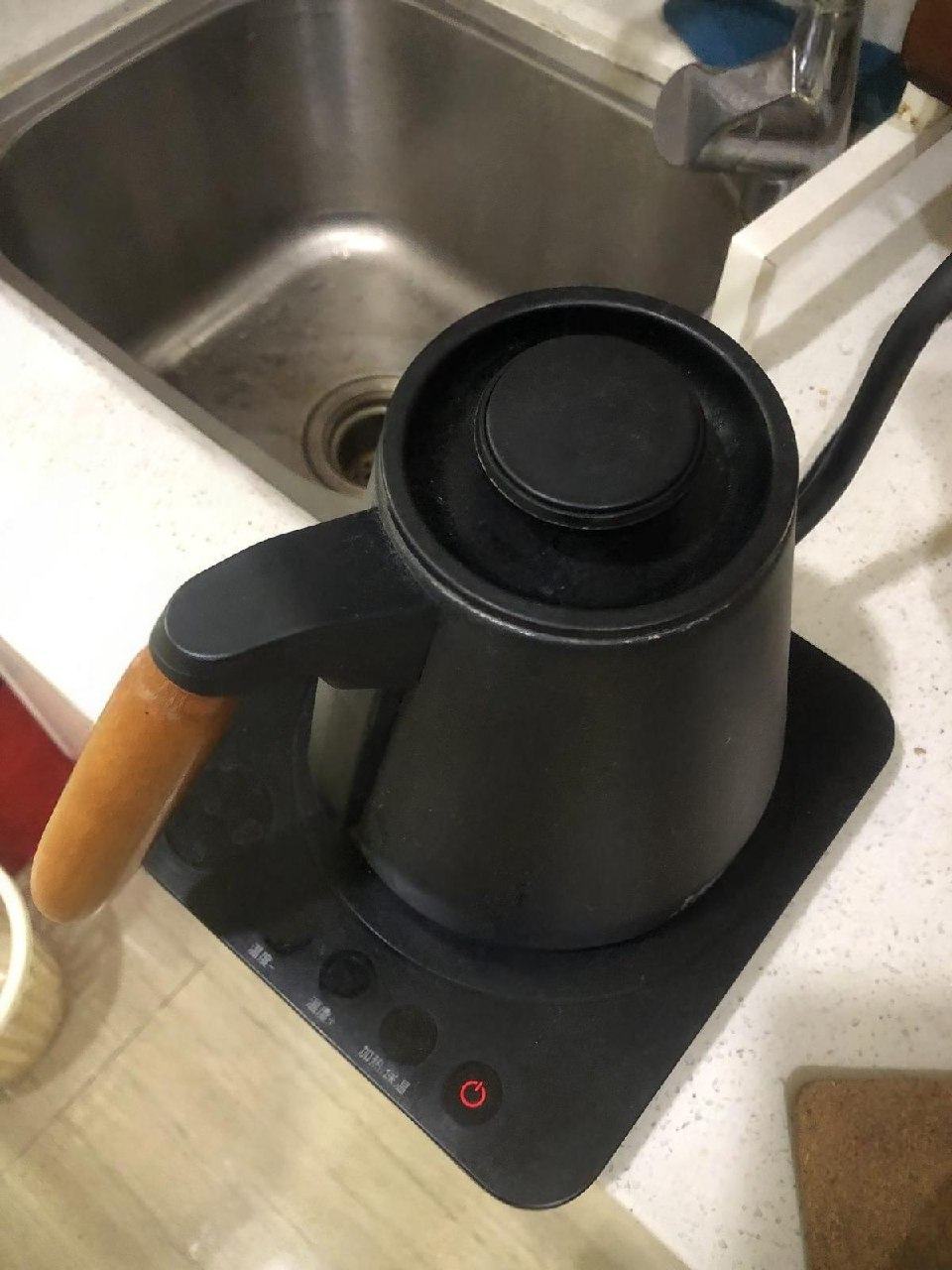 出售物品：热水壶烧水壶 价 格：20.88 USD 商品类别：#家具家电 位 置：#金边 联系方…