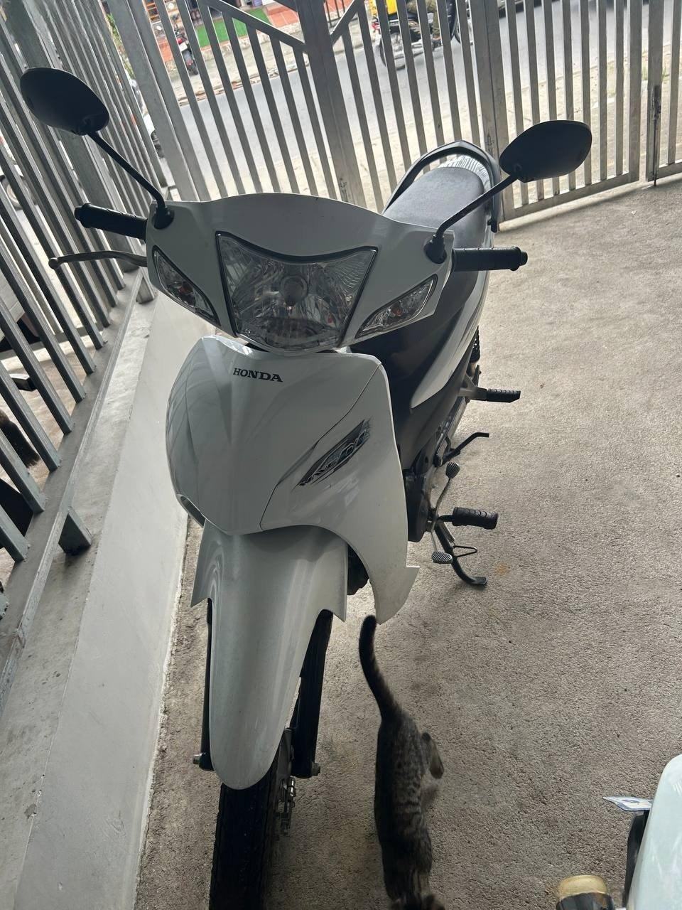 出售物品:准新柬埔寨神车 价 格:720…