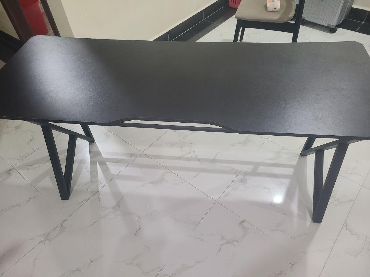 出售物品：桌子 价 格：25 USD 商品类别：#家具家电 位 置：#西港 联系方式：@jy16…