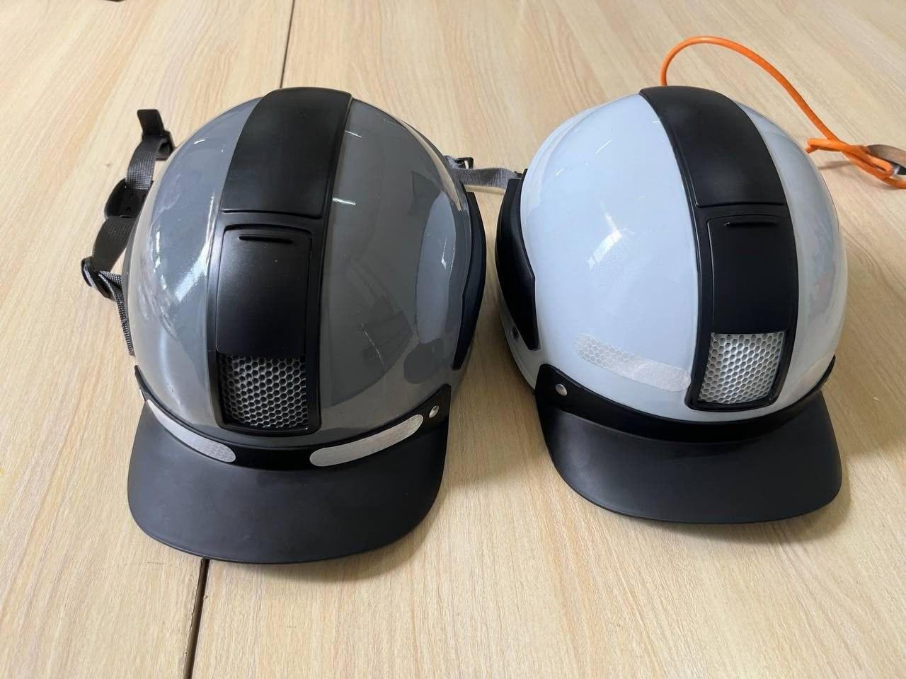 出售物品:摩托车头盔 价 格:50 USD 商品类别:#生活闲置 位 置:#西港 美食城 联系方…