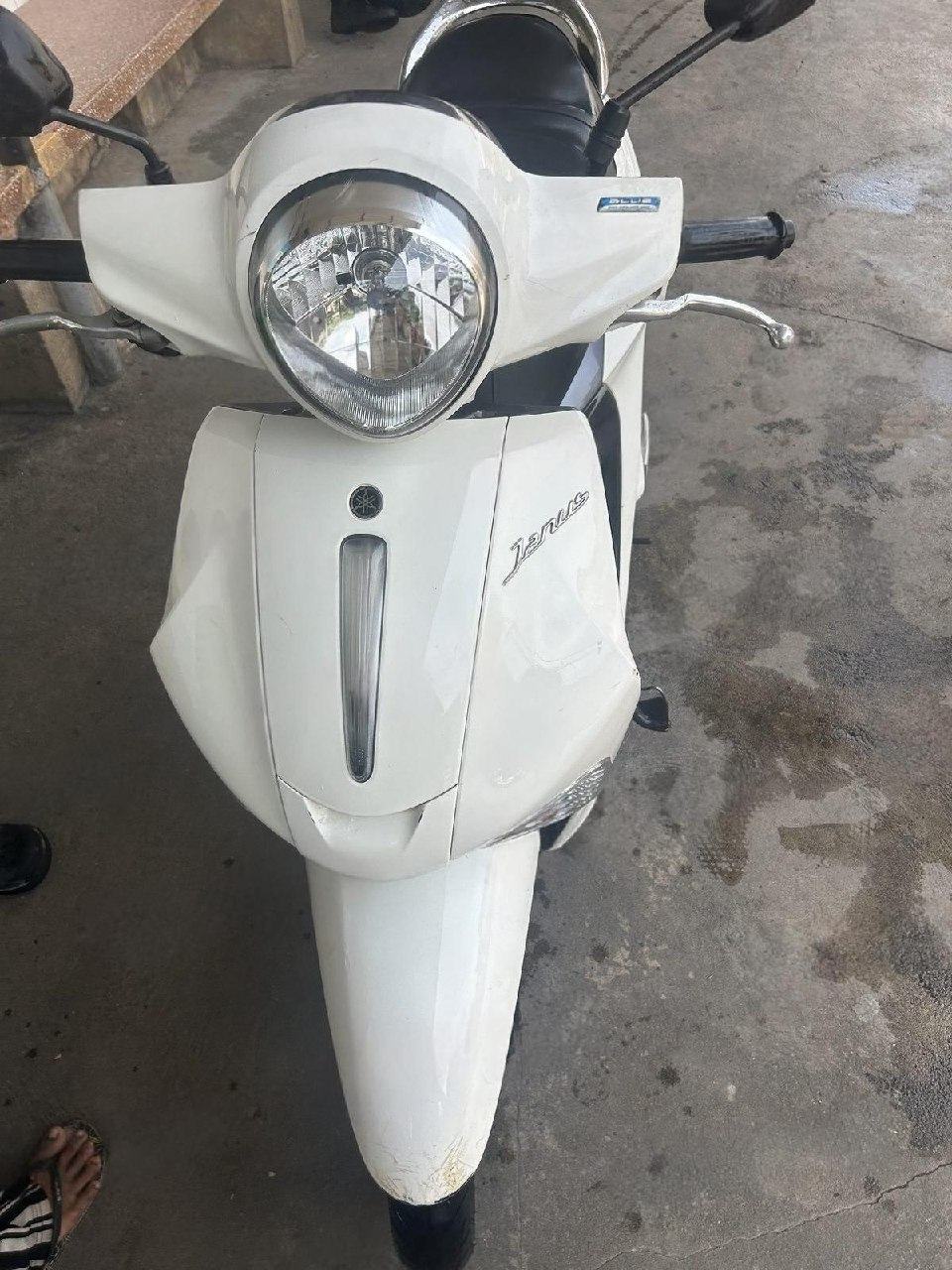 出售物品:雅马哈摩托车 价 格:400 USD 商品类别:#汽车摩托 位 置:#金边 联系方式:…