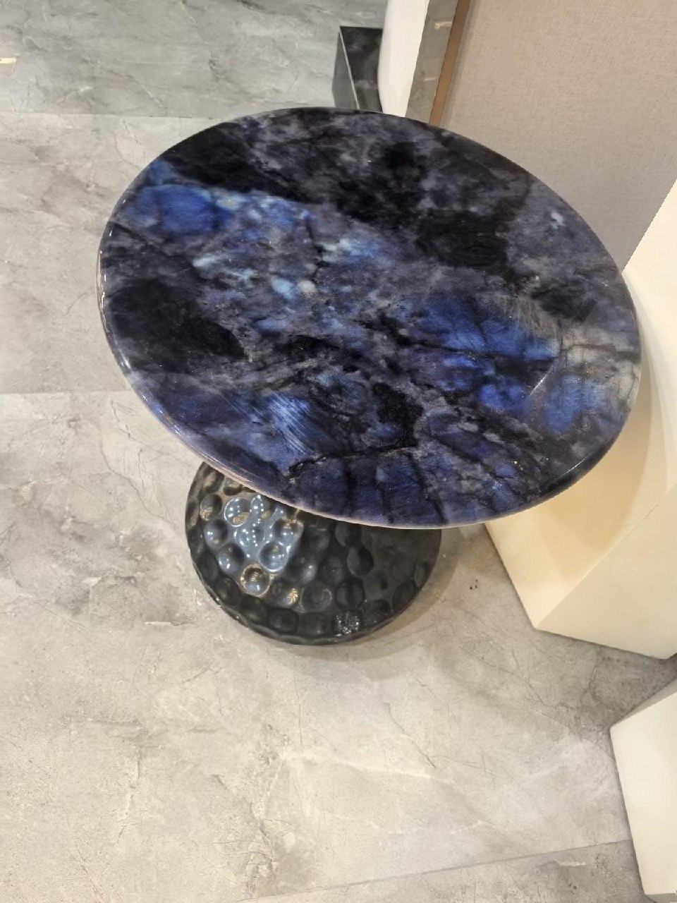 出售物品：大圆桌子 价 格：私聊详谈 商品类别：#家具家电 位 置：#西港 西港 联系方式：@s…