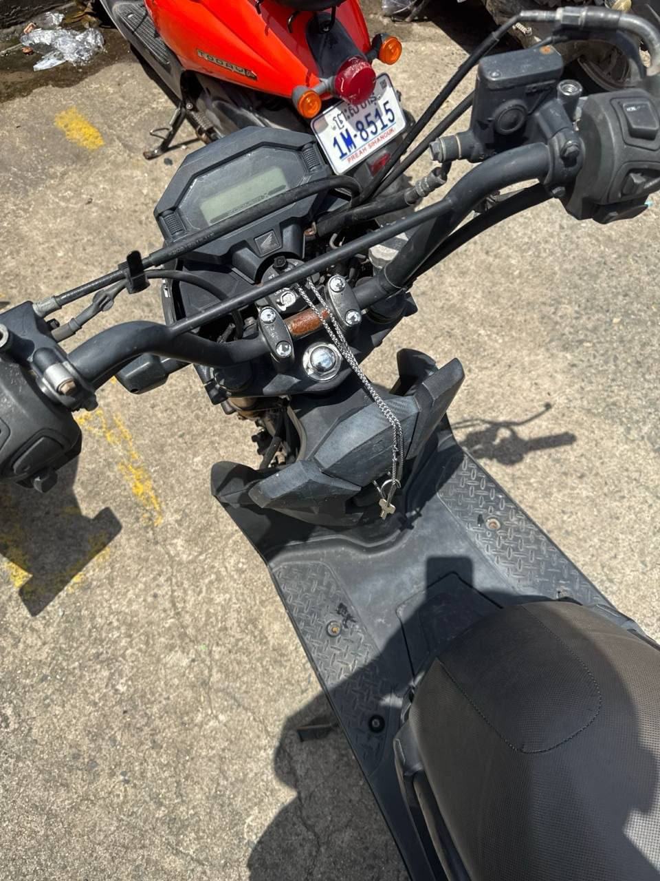 出售:摩托车 价格:400$ 位置:#西港 交易方式:自取/送货上门 联系方式:@yu5019 …