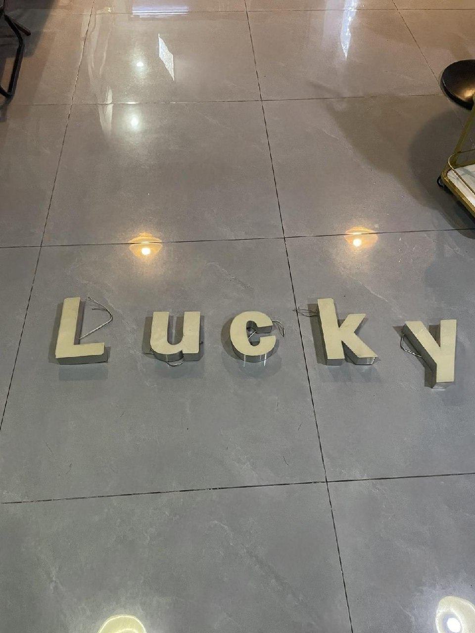 出售物品：出5个发光字 价 格：15 USD 商品类别：#家具家电 位 置：#金边 联系方式：@…