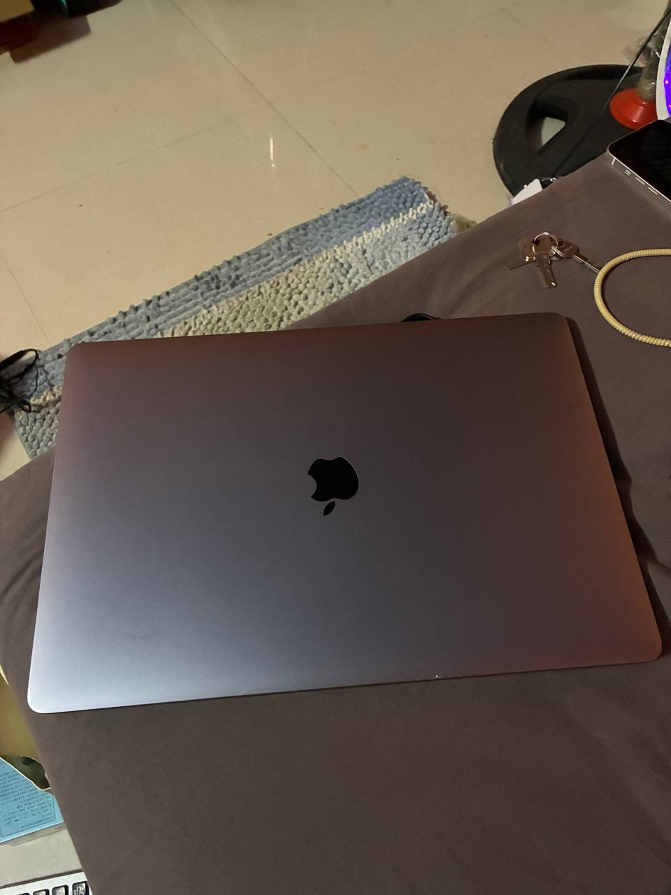 出售:笔记本 价格:450$ 位置:木牌 交易方式:自取/送货上门 联系方式:@qn105891…