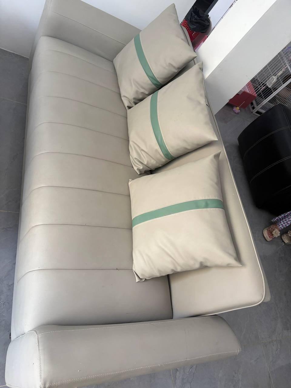 出售物品:自用3位闲置沙发 价 格:60…