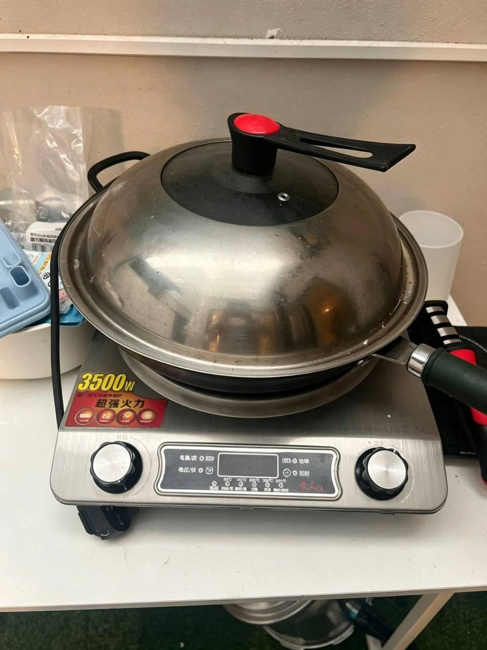 出售物品:熨斗 + 烘干机 + 煤气灶 + 电磁炉➕锅 + 脱毛仪 价 格:20 USD,20 …