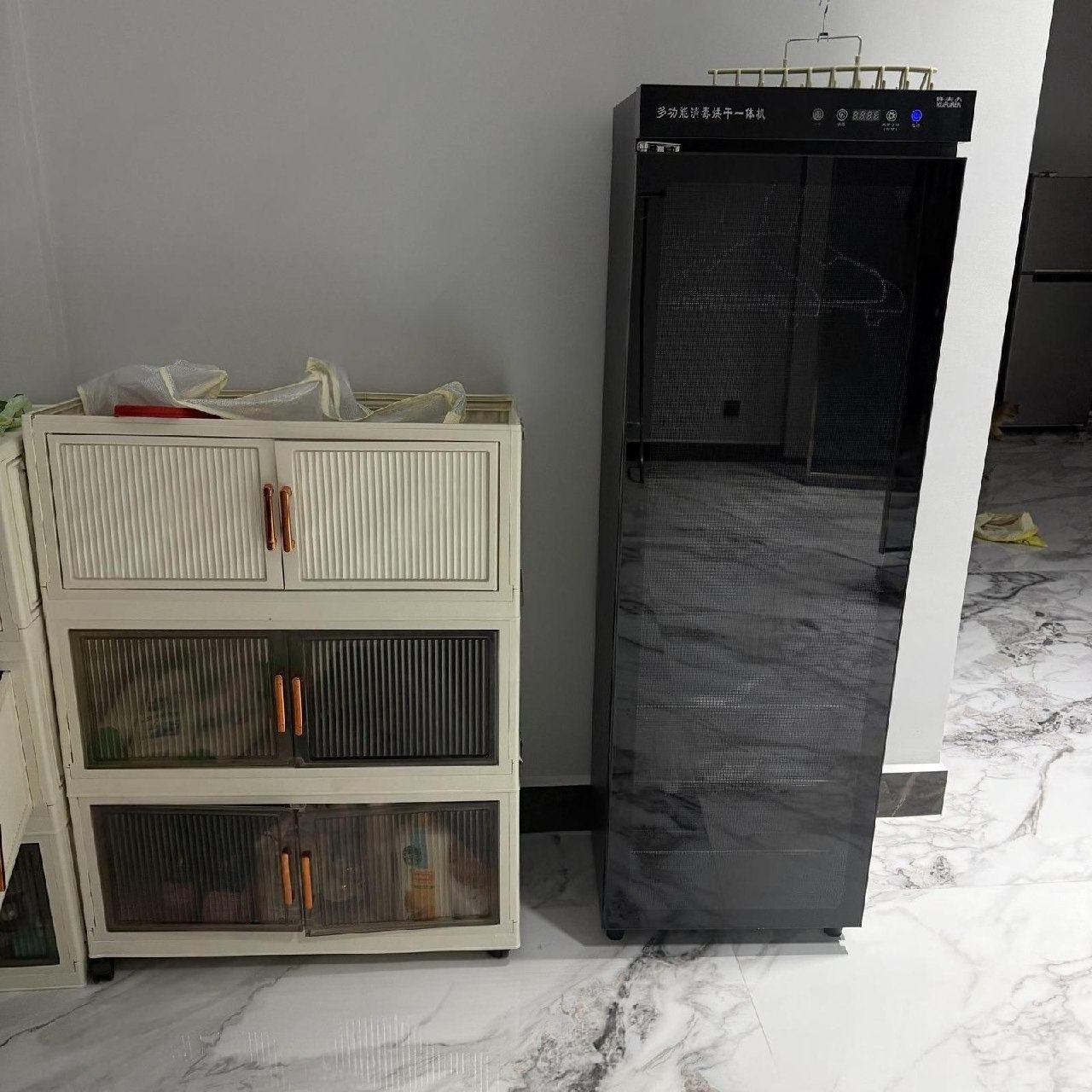 出售物品:衣物消毒柜 价 格:200 USD 商品类别:#手机数码 位 置:#西港 海豚附近 联…