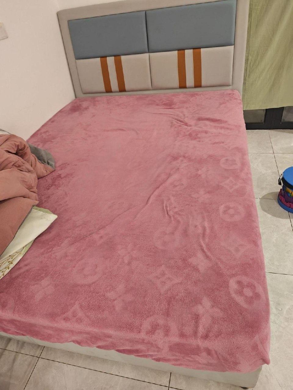 出售物品:一米五床 价 格:60 USD 商品类别:#生活闲置 位 置:#西港 太子金海湾 联系…