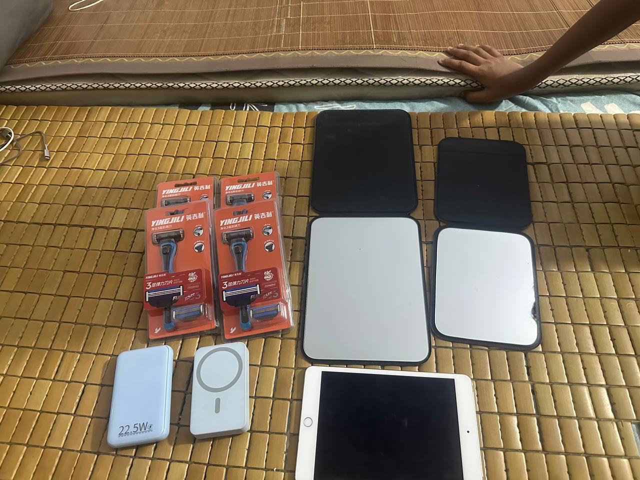 出售:镜子,iPad,苹果11,风扇,电饭煲,卡磁炉,充电宝,热水壶 价格:私聊 位置:#凯旋城…