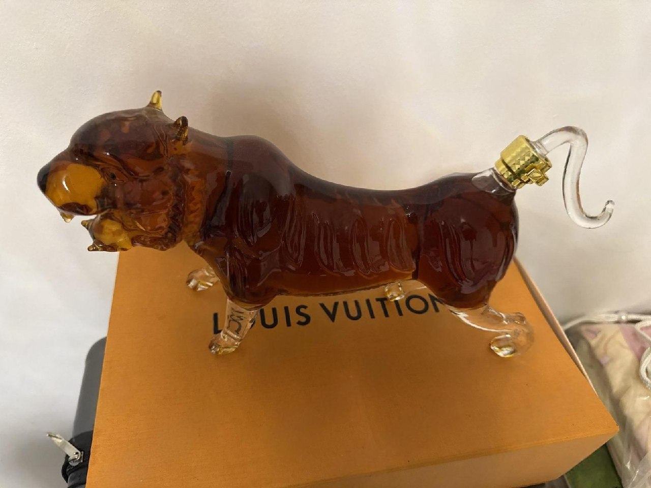 出售物品:虎骨酒60💲 价 格:60 商品类别:#手机数码 位 置:#金边 联系方式:@xian…