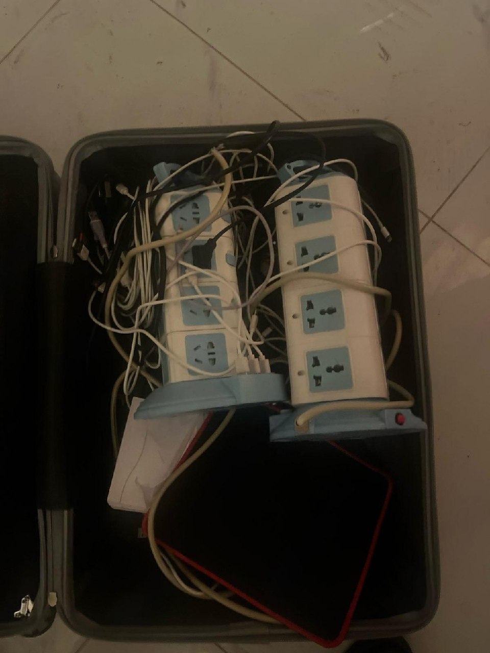 出售物品:5个键盘,6个鼠标,4个充电桩,电脑充电器有3个,苹果充电器30条 价 格:私聊详谈 …