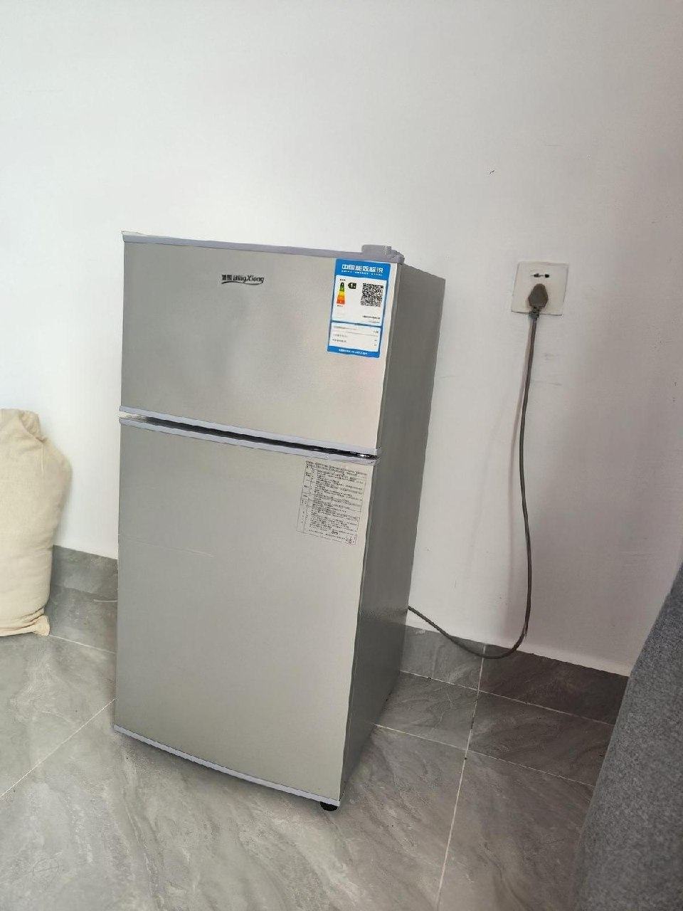 出售物品:冰箱99新急出 价 格:50 USD 商品类别:#家具家电 位 置:#西港 联系方式:…