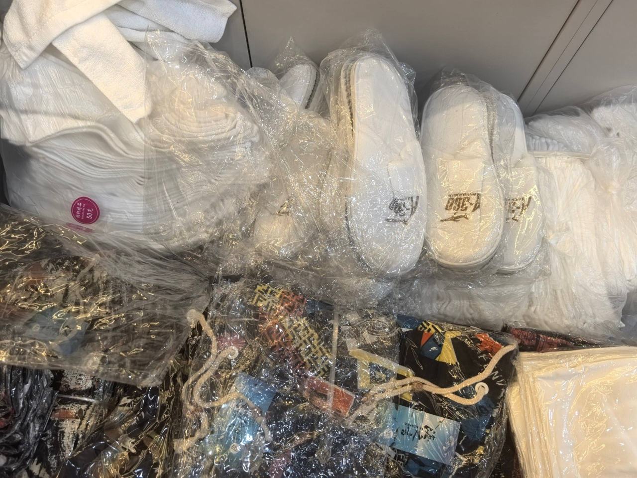 出售物品: 短袖拖鞋毛巾拖鞋 价格: 1美金 位置: #西港 交易方式: 可送货 / 当面交收 …