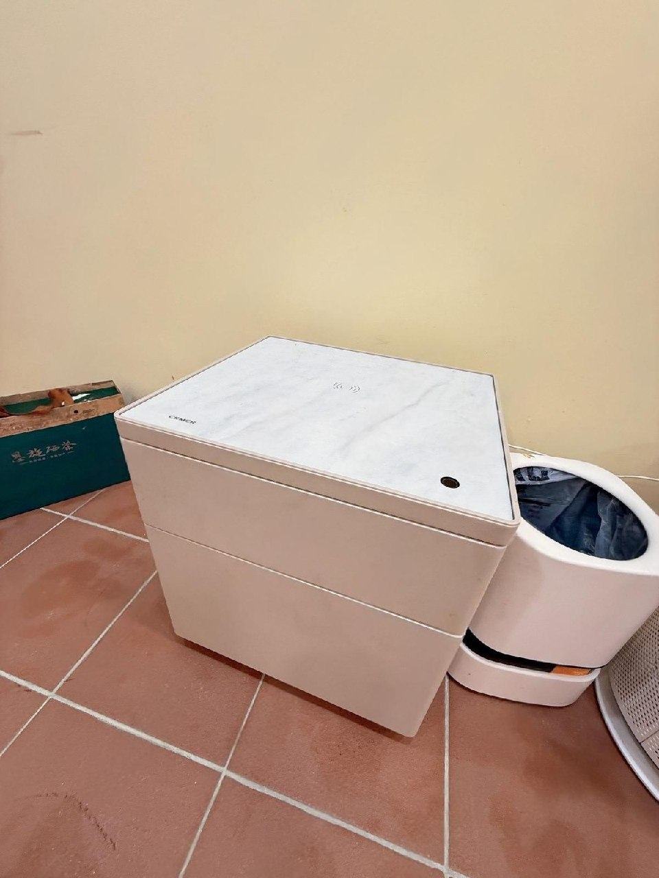 出售物品:指纹床头柜/保险柜 价 格:150 商品类别:#家具家电 位 置:#金边 永旺1 联…